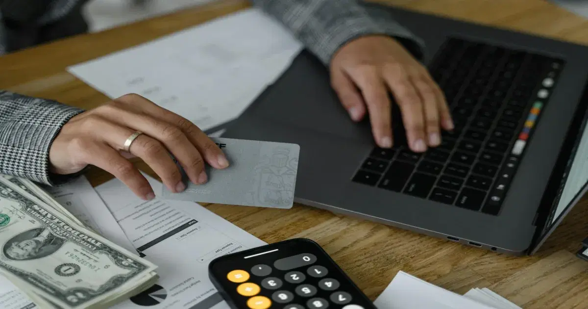 Online bill payment in Morocco on a smartphone: water, electricity and telecom