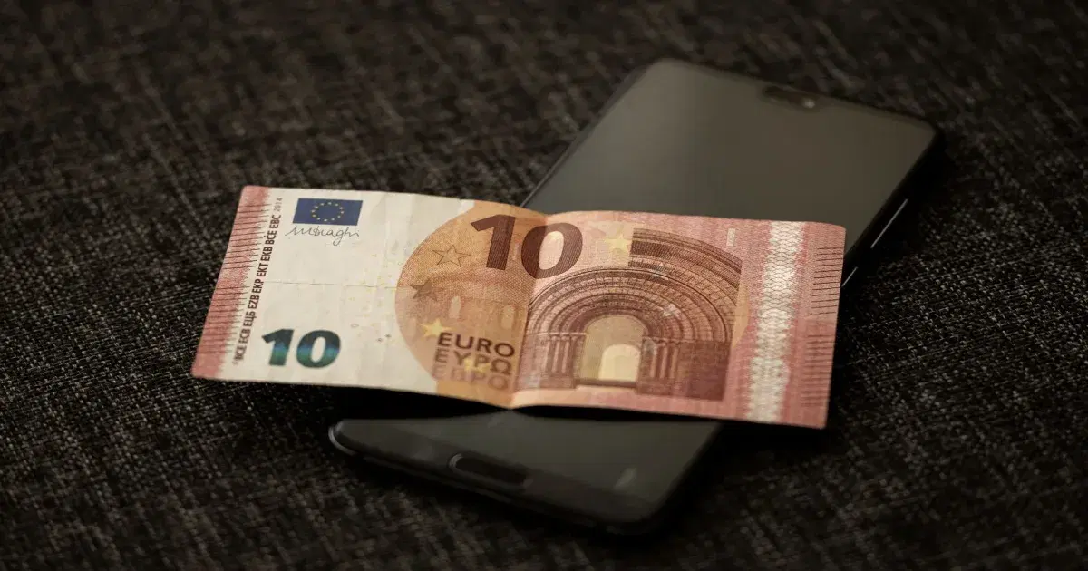 Online mobile top-up in Morocco from a smartphone